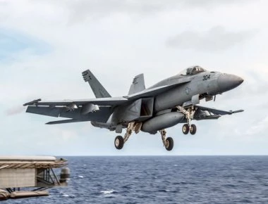 Συντριβή αμερικανικού F/A-18 στην θάλασσα των Φιλιππίνων